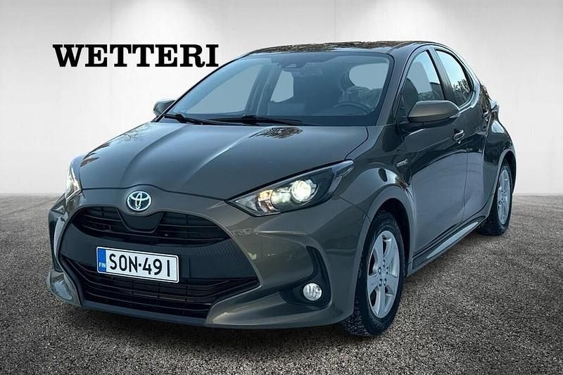 Käytetty Toyota Yaris Hybrid Active 116 HP (85 kW) 2020 Viistoperä