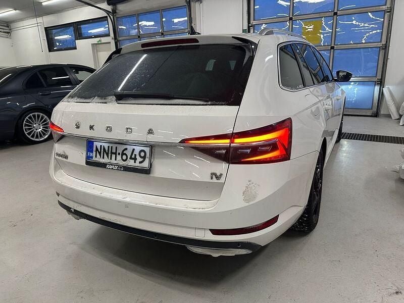Käytetty Skoda Superb LAURIN & KLEMENT 218 HP (160 kW) 2021 Farmari