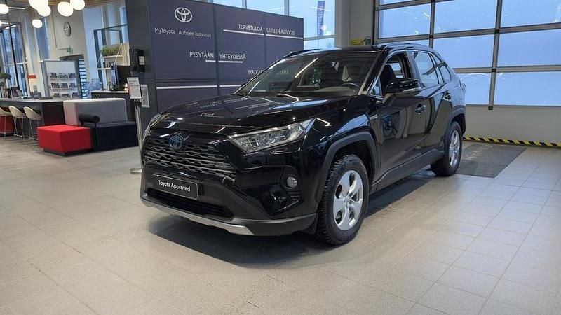 Käytetty Toyota RAV4 Hybrid Active 178 HP (130 kW) 2021 Musta Katumaasturi