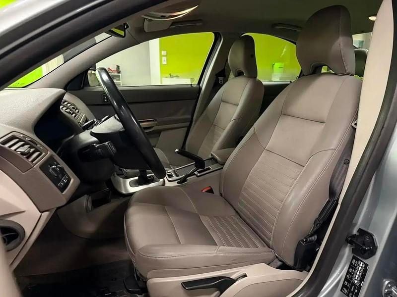 Käytetty Volvo S40 125 HP (91 kW) 2008 Hopea / harmaa Sedan