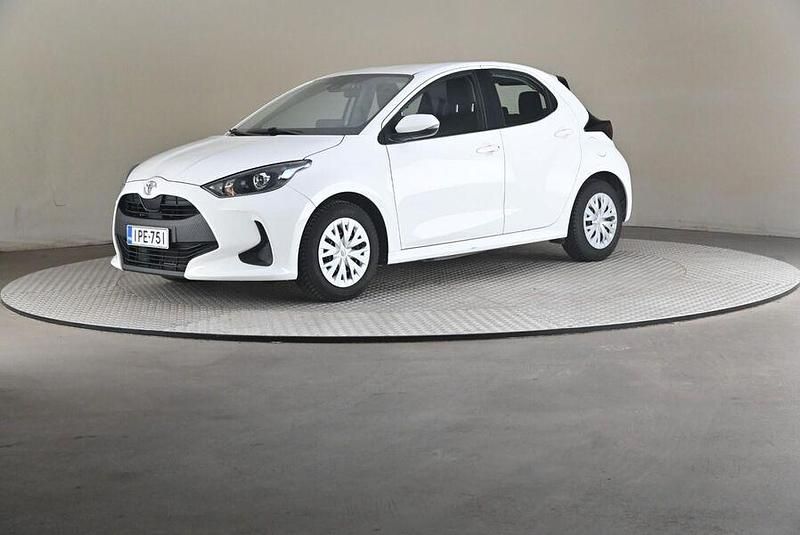 Käytetty 2021 Toyota Yaris Multidrive S Viistoperä | 11 800 € (Hyvä tarjous) - Kuva 1/4