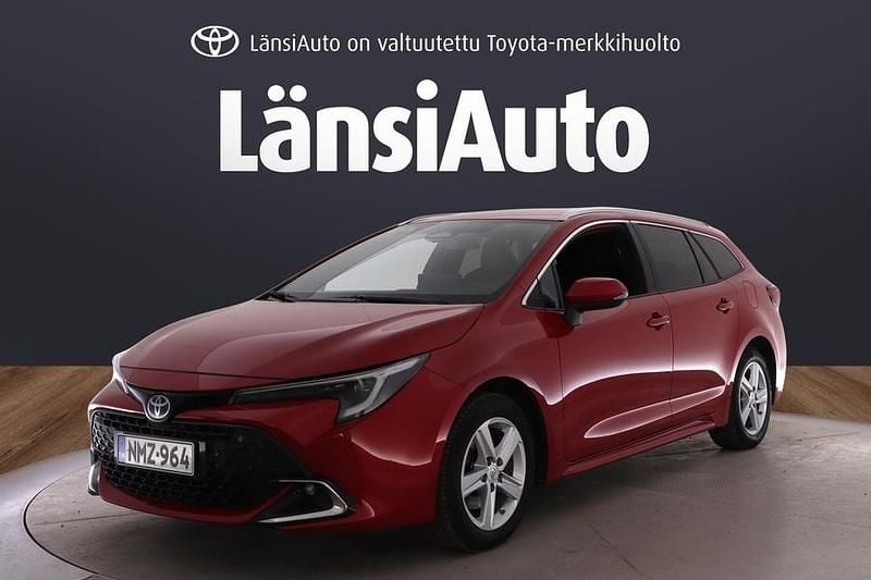Käytetty Toyota Corolla Edition 196 HP (144 kW) 2023 Punainen Farmari