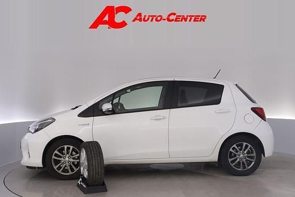 Käytetty Toyota Yaris Business Edition 72 HP (52 kW) 2016 Valkoinen Viistoperä