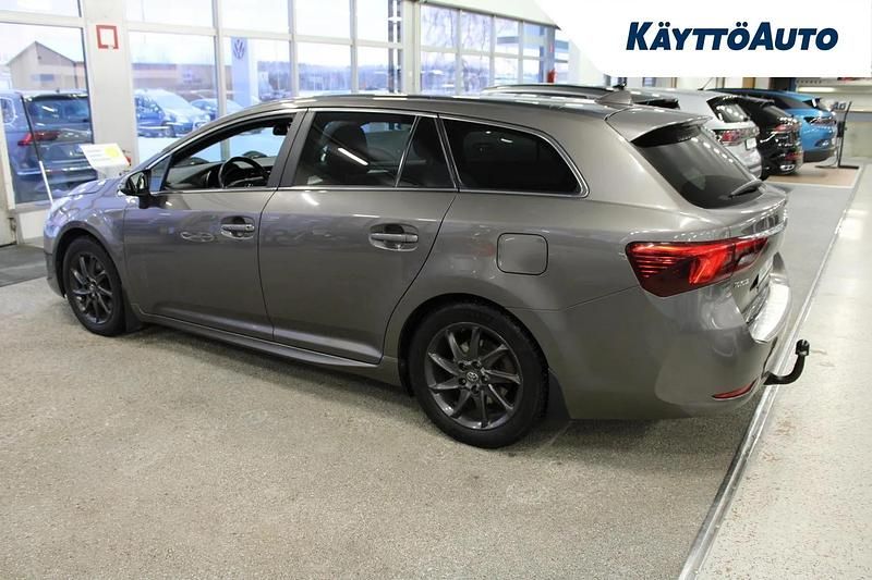 Käytetty Toyota Avensis Active 143 HP (105 kW) 2016 Harmaa Farmari