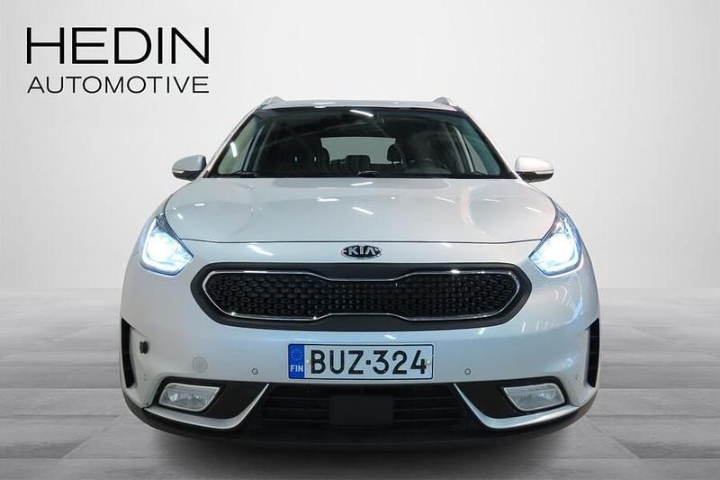 Käytetty Kia Niro Premium 105 HP (77 kW) 2018 Hopea Katumaasturi