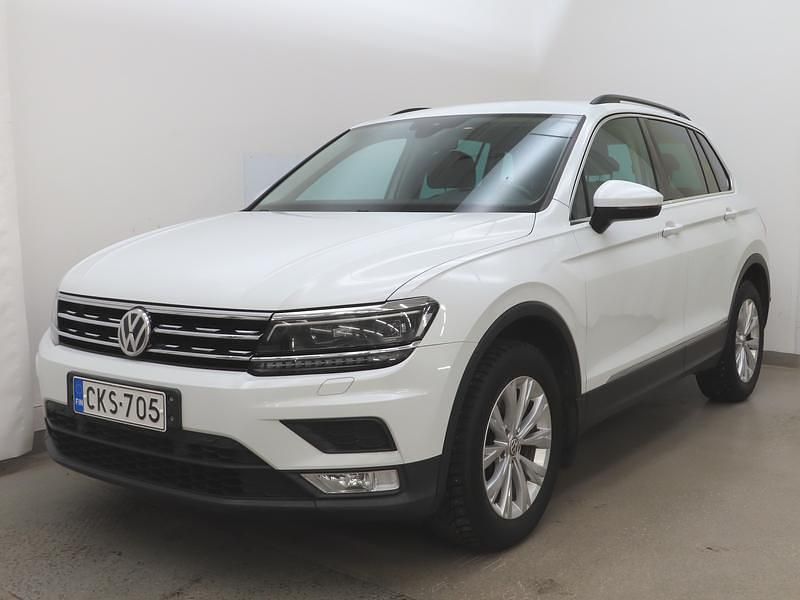 Valkoinen Käytetty 2017 VW Tiguan Comfortline Katumaasturi | 27 890 € (Perustarjous) - Kuva 1/3