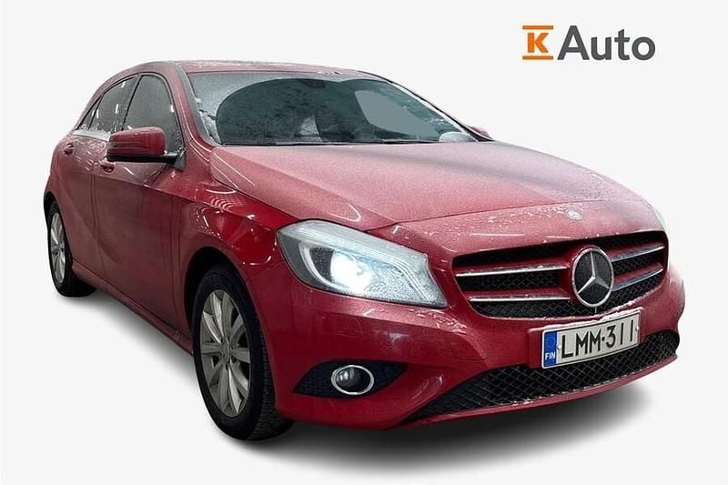 Käytetty Mercedes A160 90 HP (66 kW) 2015 Punainen Viistoperä