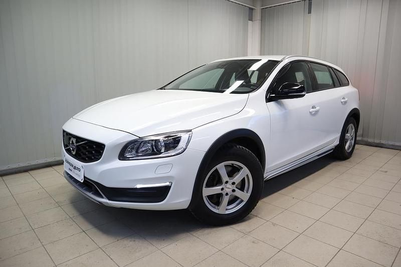 Käytetty Volvo V60 CC Business Edition 190 HP (139 kW) 2017 Valkoinen Farmari