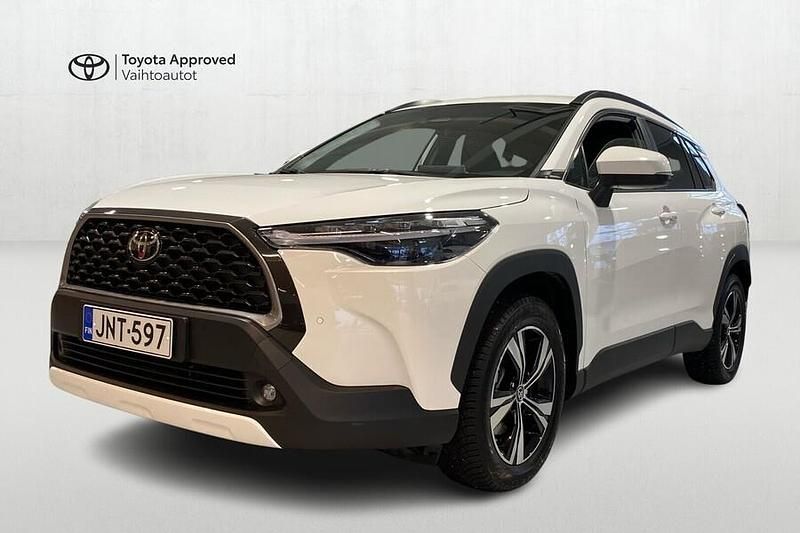 Valkoinen Käytetty 2025 Toyota Corolla Cross Edition Katumaasturi | 39 790 € (Perustarjous) - Kuva 1/4