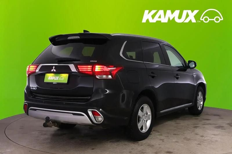 Käytetty Mitsubishi Outlander P-HEV Invite 135 HP (99 kW) 2020 Musta Katumaasturi