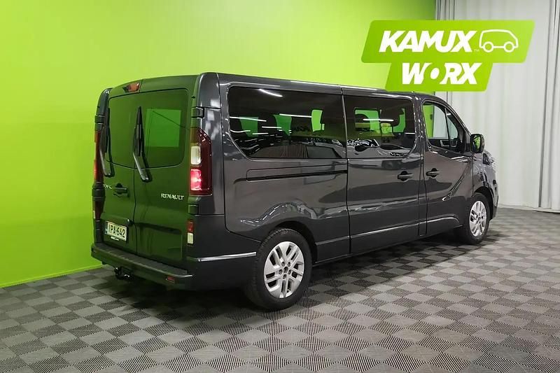 Käytetty Renault Trafic 150 HP (110 kW) 2022 Hopea / harmaa Tila-auto