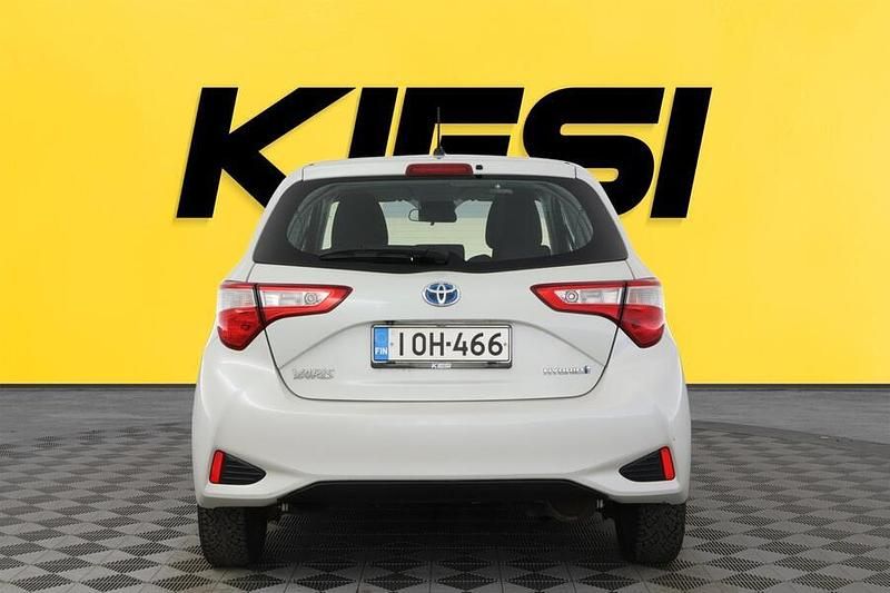 Käytetty Toyota Yaris Hybrid Active 73 HP (53 kW) 2018 Viistoperä
