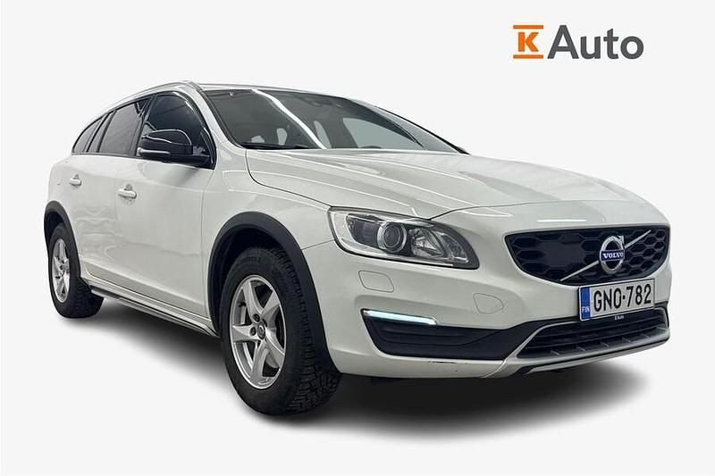 Käytetty Volvo V60 CC Summum 190 HP (139 kW) 2016 Valkoinen Farmari