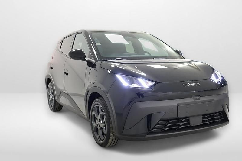 Käytetty BYD Dolphin Surf Comfort 114 kW (156 HP) 2025 Musta Viistoperä