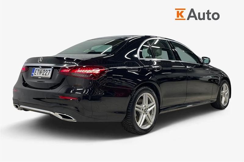 Käytetty Mercedes E300 Avantgarde 211 HP (155 kW) 2021 Musta Sedan