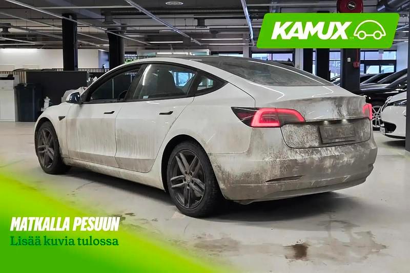 Käytetty Tesla Model 3 Standard Range Plus 239 kW (325 HP) 2021 Valkoinen Sedan