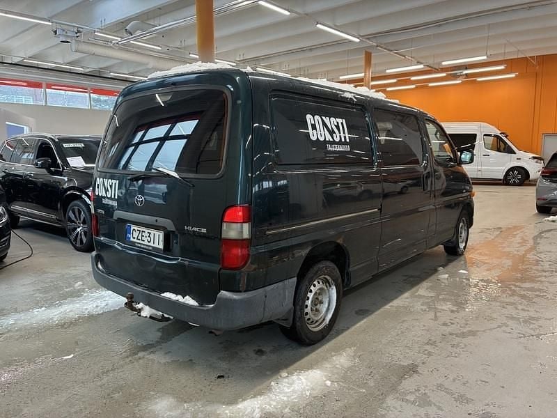 Käytetty Toyota HiAce 88 HP (64 kW) 2006 Van