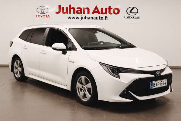 Valkoinen Käytetty 2019 Toyota Corolla Active Farmari | 18 990 € (Perustarjous) - Kuva 1/4