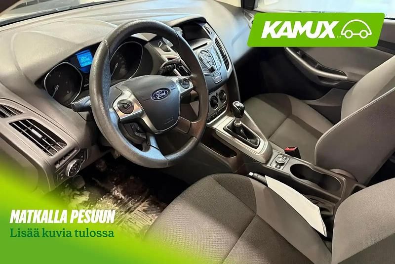 Käytetty Ford Focus Trend 95 HP (69 kW) 2013 Sininen Farmari