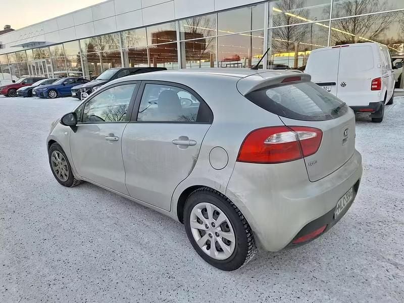 Käytetty Kia Rio LX 86 HP (63 kW) 2013 Ruskea Viistoperä