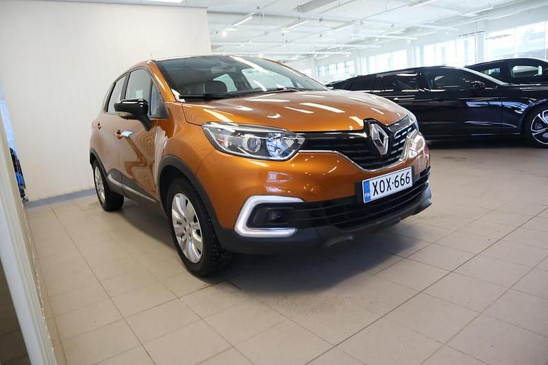 Käytetty Renault Captur Zen 90 HP (66 kW) 2018 Oranssi Katumaasturi