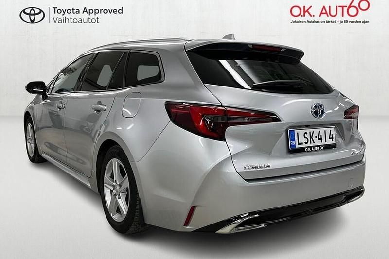 Käytetty Toyota Corolla Edition 140 HP (102 kW) 2023 Hopea Farmari