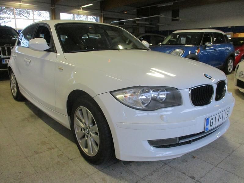 Käytetty BMW 116 122 HP (89 kW) 2010 Valkoinen Viistoperä