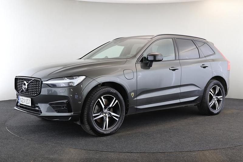 Harmaa Käytetty 2021 Volvo XC60 R-Design Katumaasturi | 27 900 € (Perustarjous) - Kuva 1/4