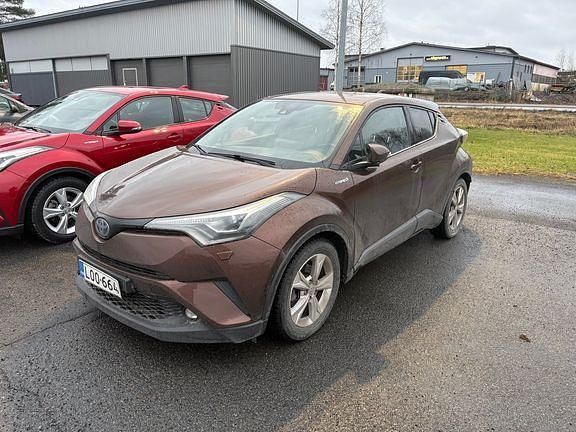 Ruskea (beige) Käytetty 2018 Toyota C-HR Premium Katumaasturi | 19 900 € (Perustarjous) - Kuva 1/4