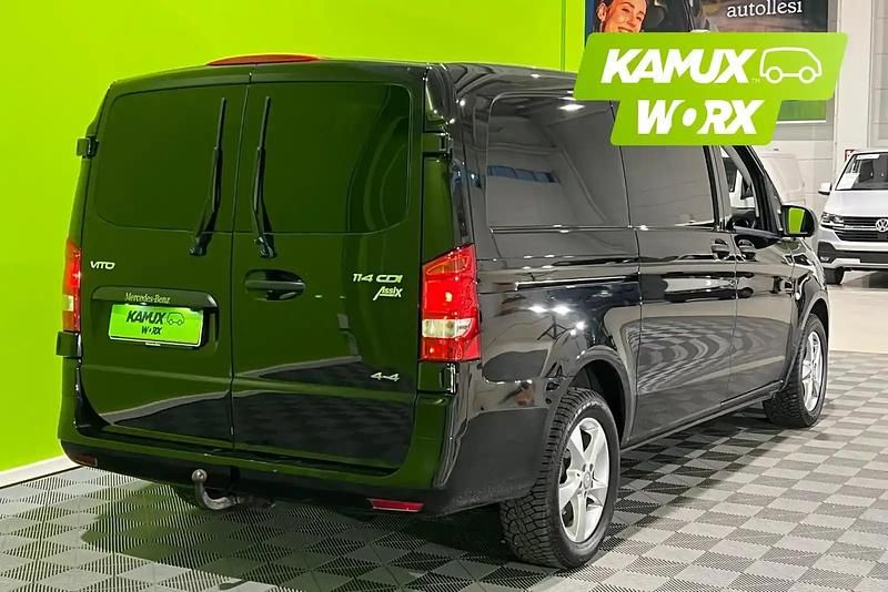 Käytetty Mercedes Vito 136 HP (100 kW) 2022 Musta Van
