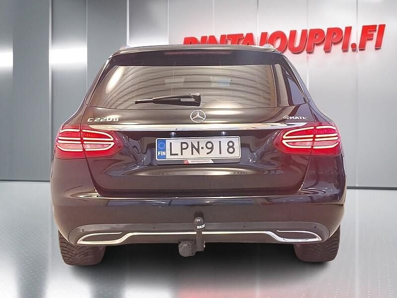 Käytetty Mercedes C220 Business 170 HP (125 kW) 2017 Musta Sedan