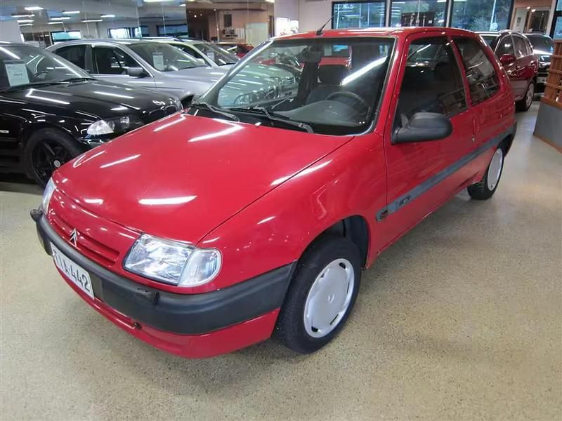 Punainen Käytetty 1997 Citroën Saxo Viistoperä | 1 500 € - Kuva 1/4