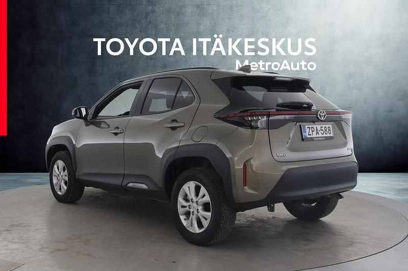 Käytetty Toyota Yaris Cross 116 HP (85 kW) 2024 Ruskea (beige) Katumaasturi