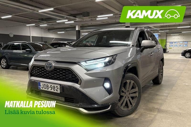 Hopea / harmaa Käytetty 2022 Toyota RAV4 Hybrid Active Katumaasturi | 36 890 € (Perustarjous) - Kuva 1/4