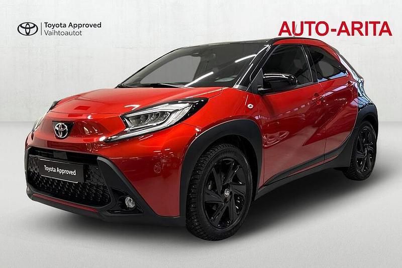 Punainen Käytetty 2023 Toyota Aygo X Multidrive S Katumaasturi | 18 970 € (Kallis) - Kuva 1/4