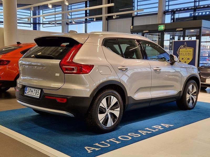 Käytetty Volvo XC40 Plus 211 HP (155 kW) 2024 Katumaasturi