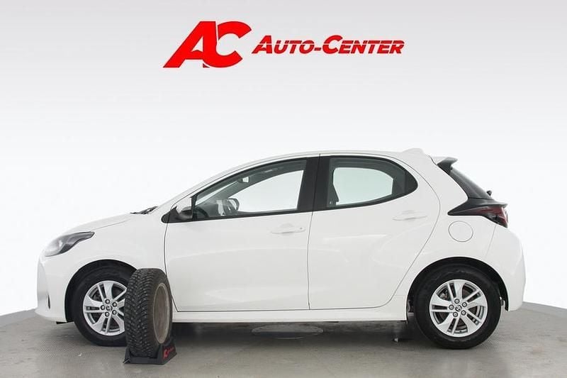 Käytetty Toyota Yaris Hybrid Active 116 HP (85 kW) 2023 Valkoinen Viistoperä