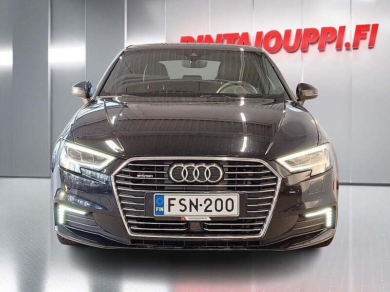 Käytetty Audi A3 Sportback e-tron Business 150 HP (110 kW) 2020 Musta Viistoperä