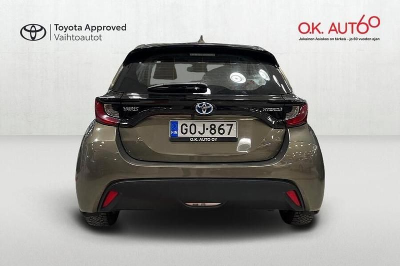 Käytetty Toyota Yaris Hybrid Active 116 HP (85 kW) 2020 Viistoperä