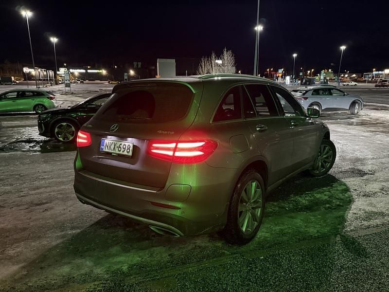 Käytetty Mercedes GLC350 Business 211 HP (155 kW) 2017 Katumaasturi