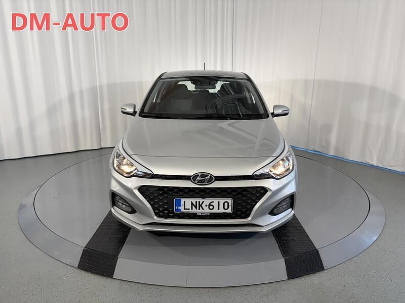 Käytetty Hyundai i20 Comfort 101 HP (74 kW) 2019 Hopea Viistoperä