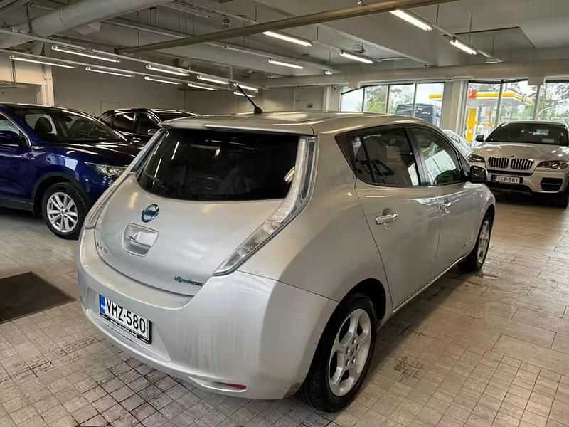 Käytetty Nissan Leaf 2013 Viistoperä