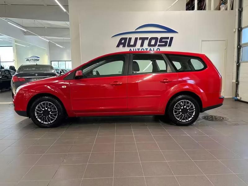 Käytetty Ford Focus Titanium 125 HP (91 kW) 2007 Valkoinen Sedan