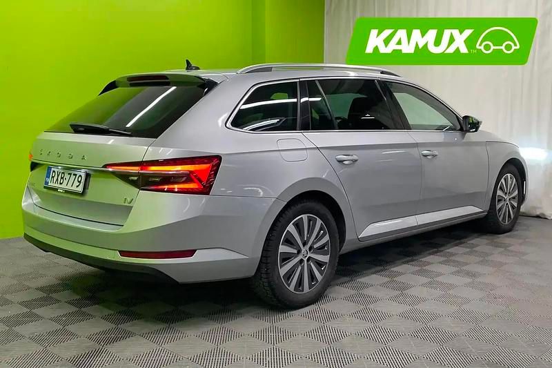 Käytetty Skoda Superb Style 156 HP (114 kW) 2022 Hopea / harmaa Farmari