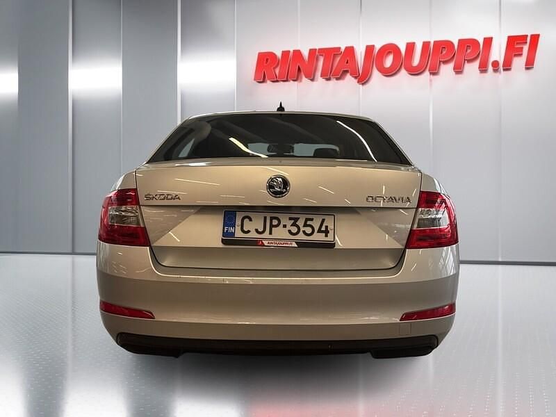Käytetty Skoda Octavia Elegance 140 HP (102 kW) 2015 Viistoperä