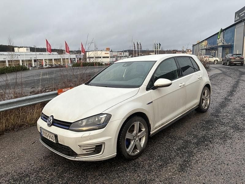 Käytetty 2015 VW Golf VII Farmari | 13 290 € (Perustarjous) - Kuva 1/4