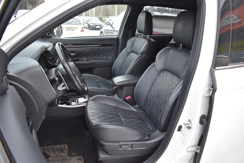 Käytetty Mitsubishi Outlander P-HEV 135 HP (99 kW) 2019 Farmari