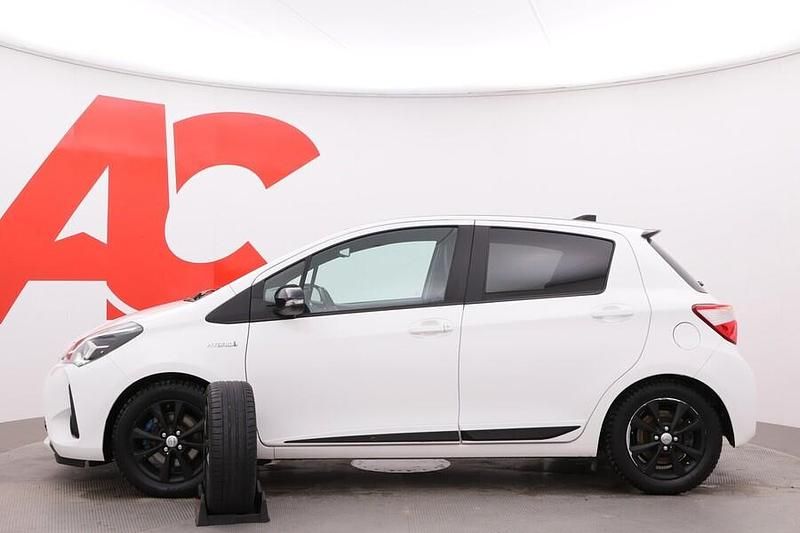 Käytetty Toyota Yaris Hybrid Sport 101 HP (74 kW) 2019 Valkoinen Viistoperä