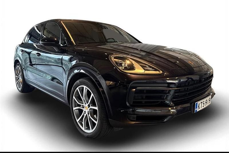 Musta Käytetty 2020 Porsche Cayenne Katumaasturi | 59 780 € - Kuva 1/4