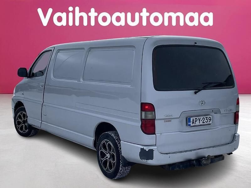 Käytetty Toyota HiAce 95 HP (69 kW) 2008 Van